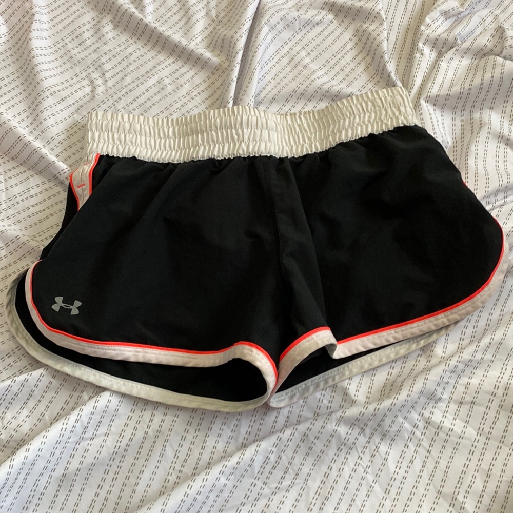 Under Armour. Size Small. Semi fitted. Heat Gear.